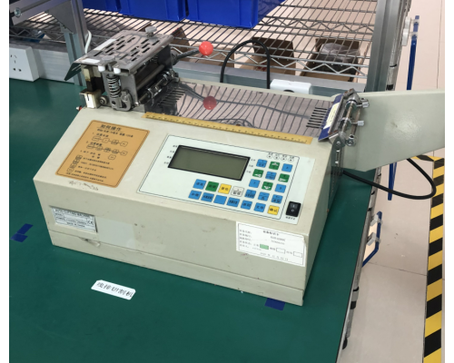 Ribbon cable cutting machine